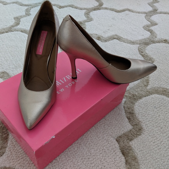 Isaac Mizrahi Heels Size 7.5 Gold *NEW* Pump NY - Picture 1 of 7